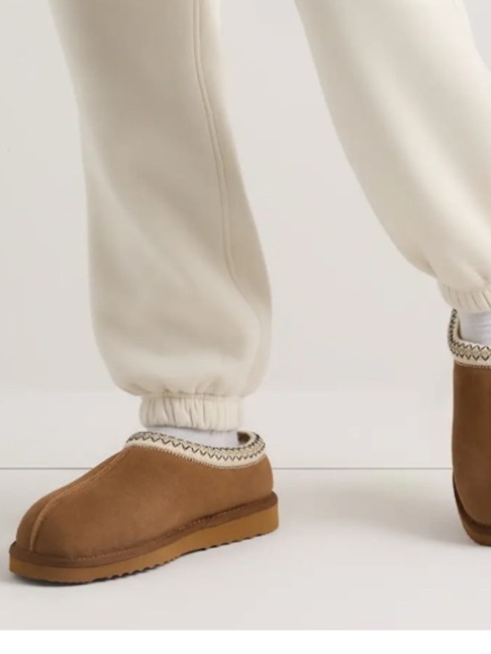 Quince Shoes - Quince Faux-Suede Shearling-Lined Slip-On Slippers in Tan and Cream